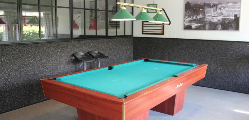 Ungdomsklubben Grantoftens billiard og poolområde med god plads til at se på såvel som at være med
